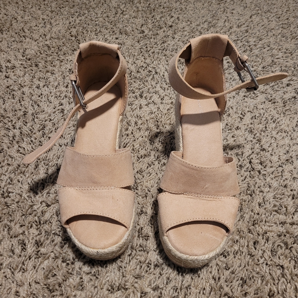 Size 7 light pink wedged sandal